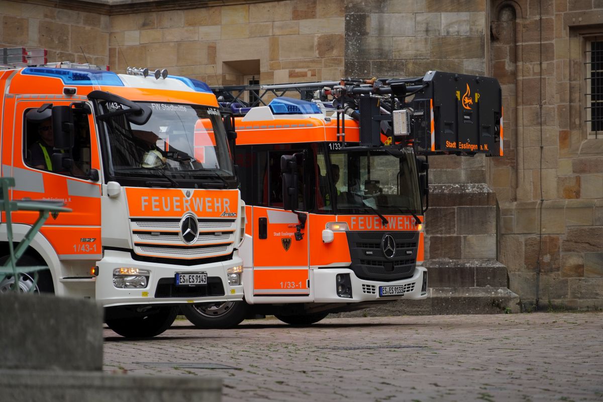 Löschfahrzeug und Drehleiter