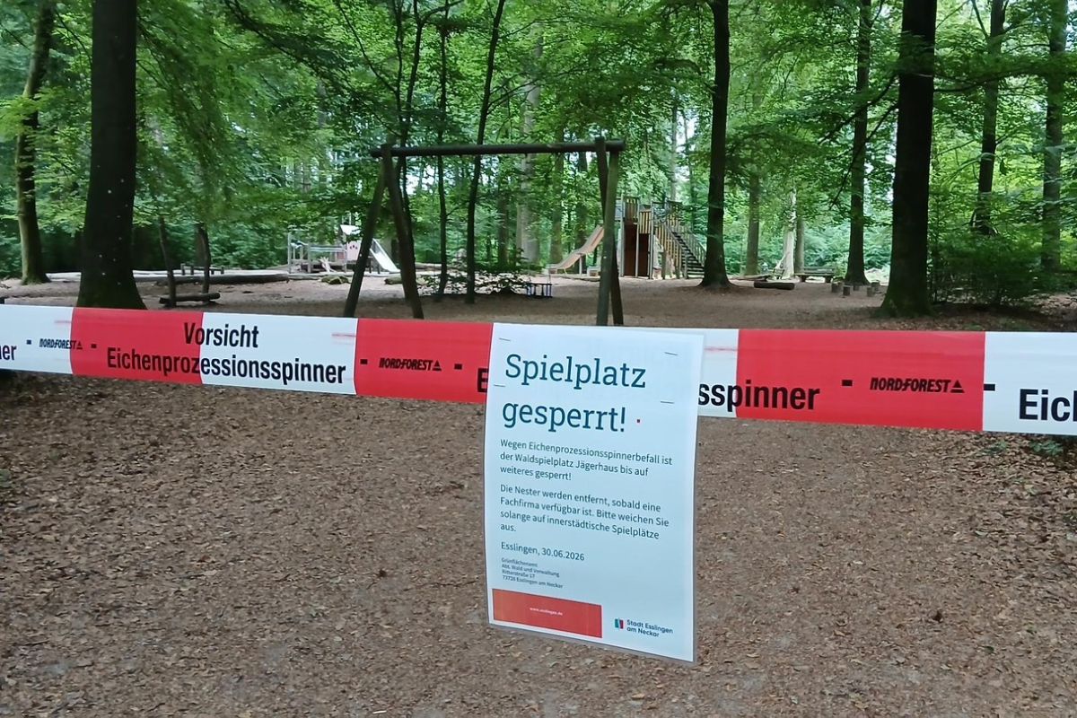Absperrung am Waldspielplatz Absperrung am Waldspielplatz