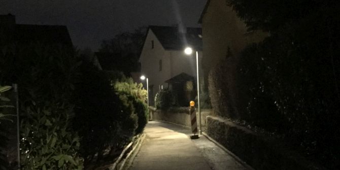 Beleuchtung im Fußweg Wilhelm-Leuschner-Straße 
