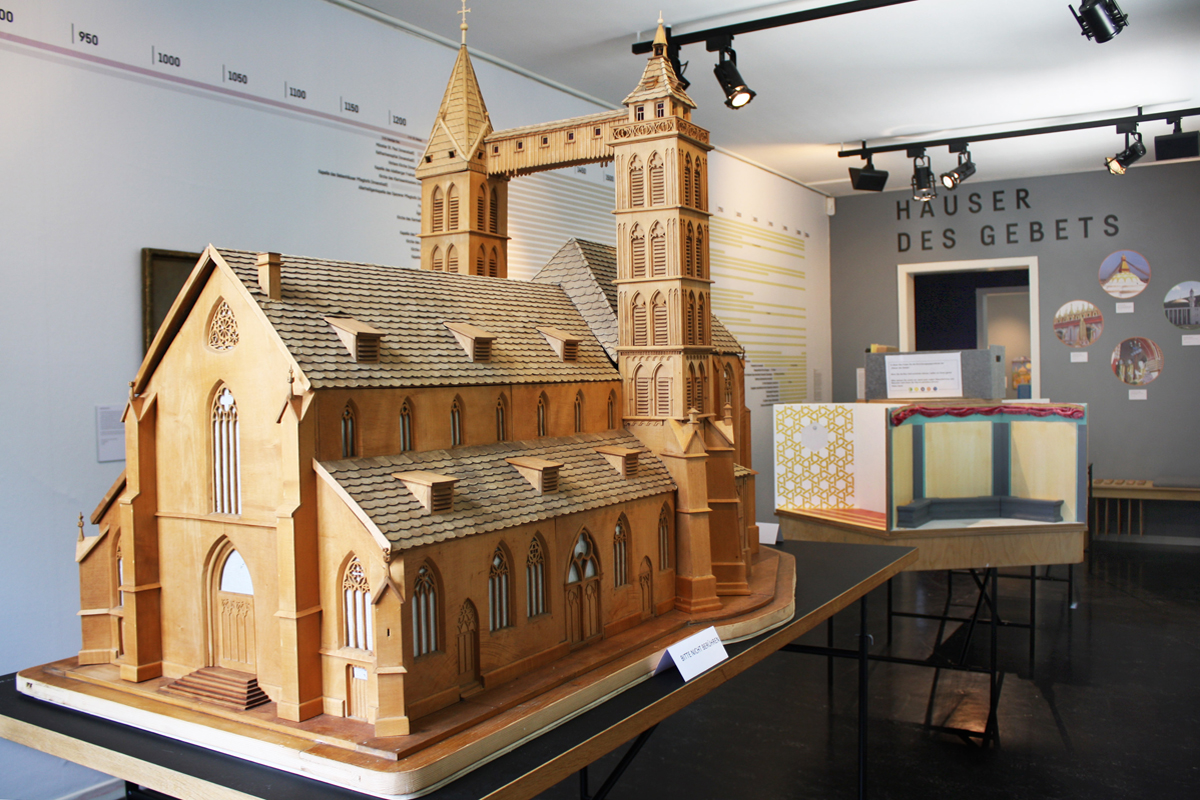 Großes Holzmodell der Stadtkirche.
