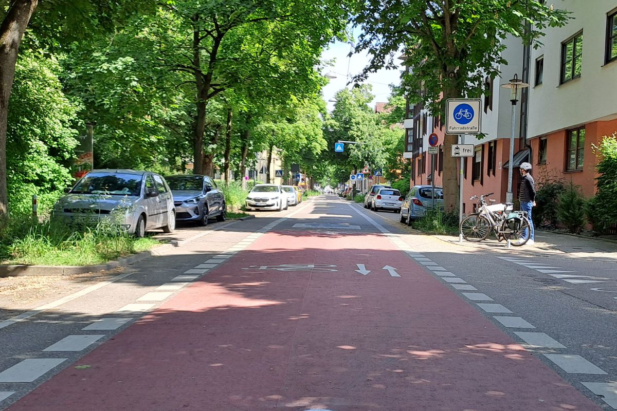 Die Hindenburgstraße ist als Fahrradstraße gekennzeichnet