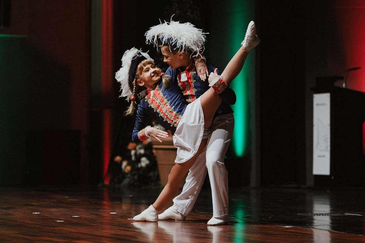Tanzdarbietung eines Kinderprinzenpaares