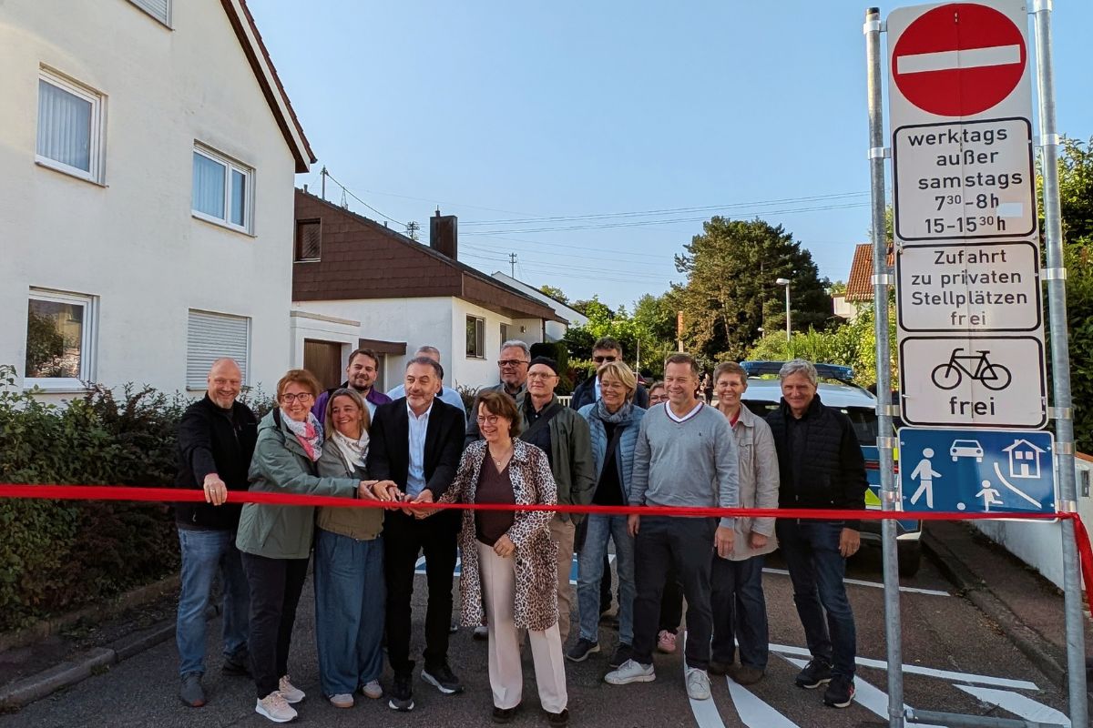 Einweihung der Schulstraße in Berkheim Einweihung der Schulstraße in Berkheim mit Bürgermeister Yalcin Bayraktar und Vertreterinnen und Vertretern des Gemeinderats