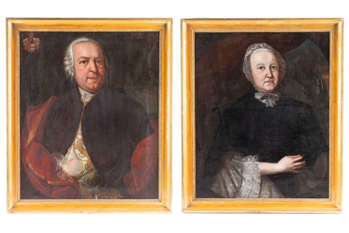 Gemälde aus dem 18. Jahrhundert: links:Porträt eines Mannes, rechts: Porträt einer Frau