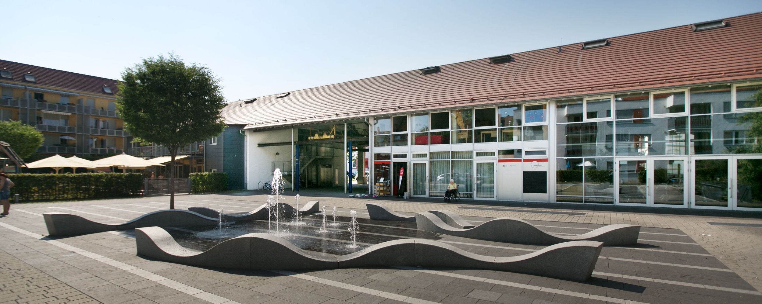 Springbrunnen vor dem Bürger- und Mehrgenerationenhaus