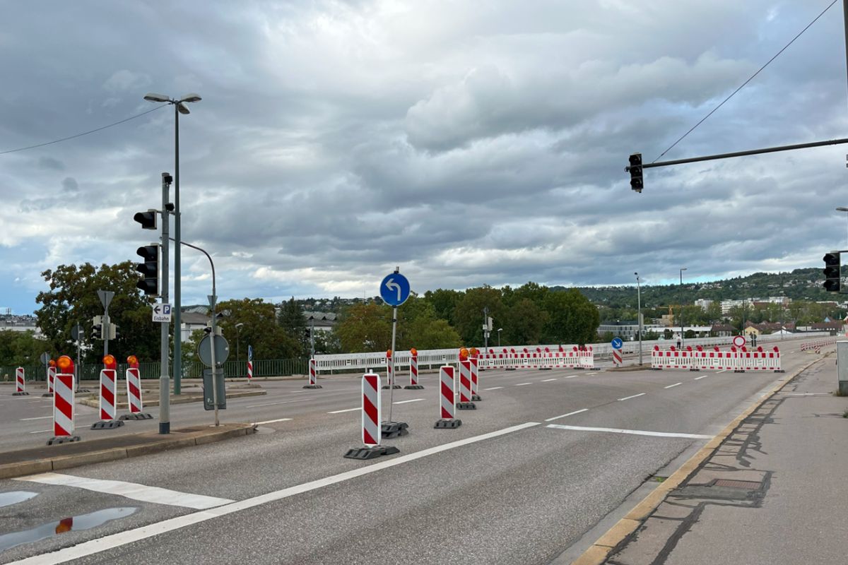 Blick auf die Sperrung und Kreuzungssituation