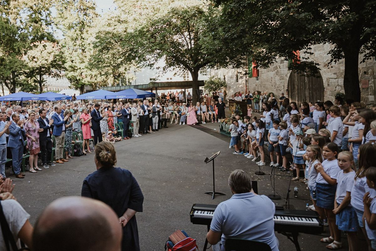 Applaus Standing Ovations für den Kinderchor