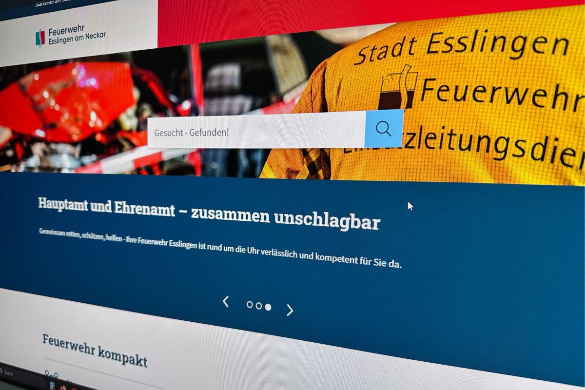Website der Feuerwehr Esslingen a.N. Website der Feuerwehr Esslingen a.N.
